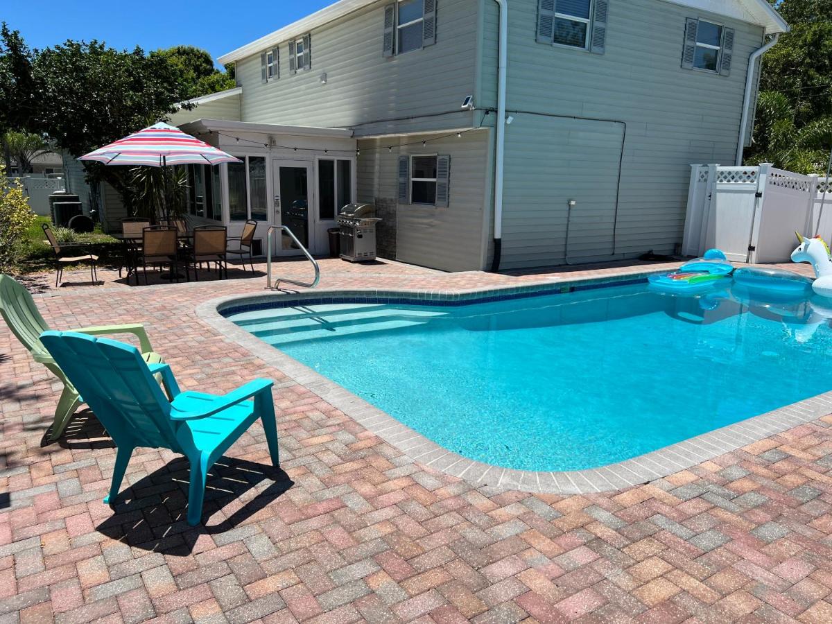 Poolside Paradise & Beach Bound - B&B Seminole