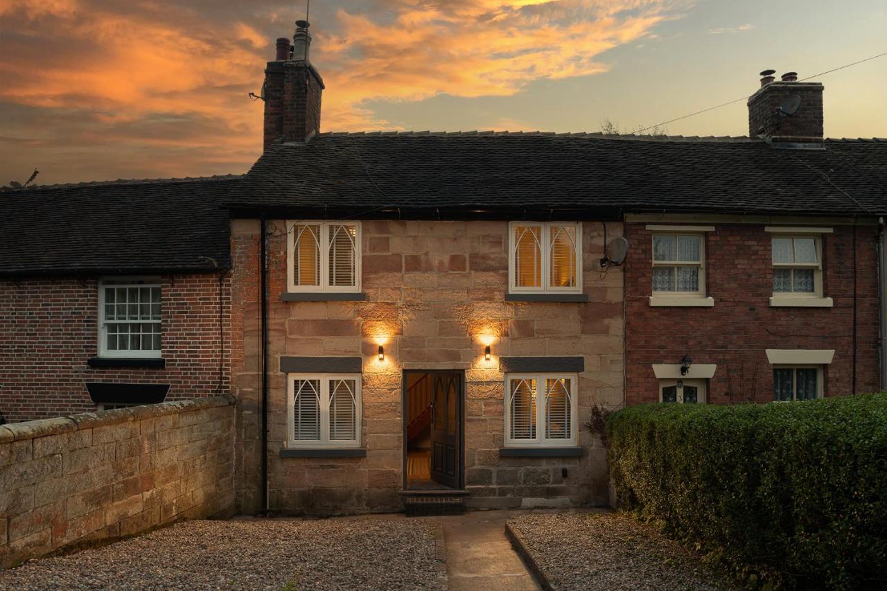 Angel Cottage - 5 mins drive to Alton Towers! - Bed and Breakfast