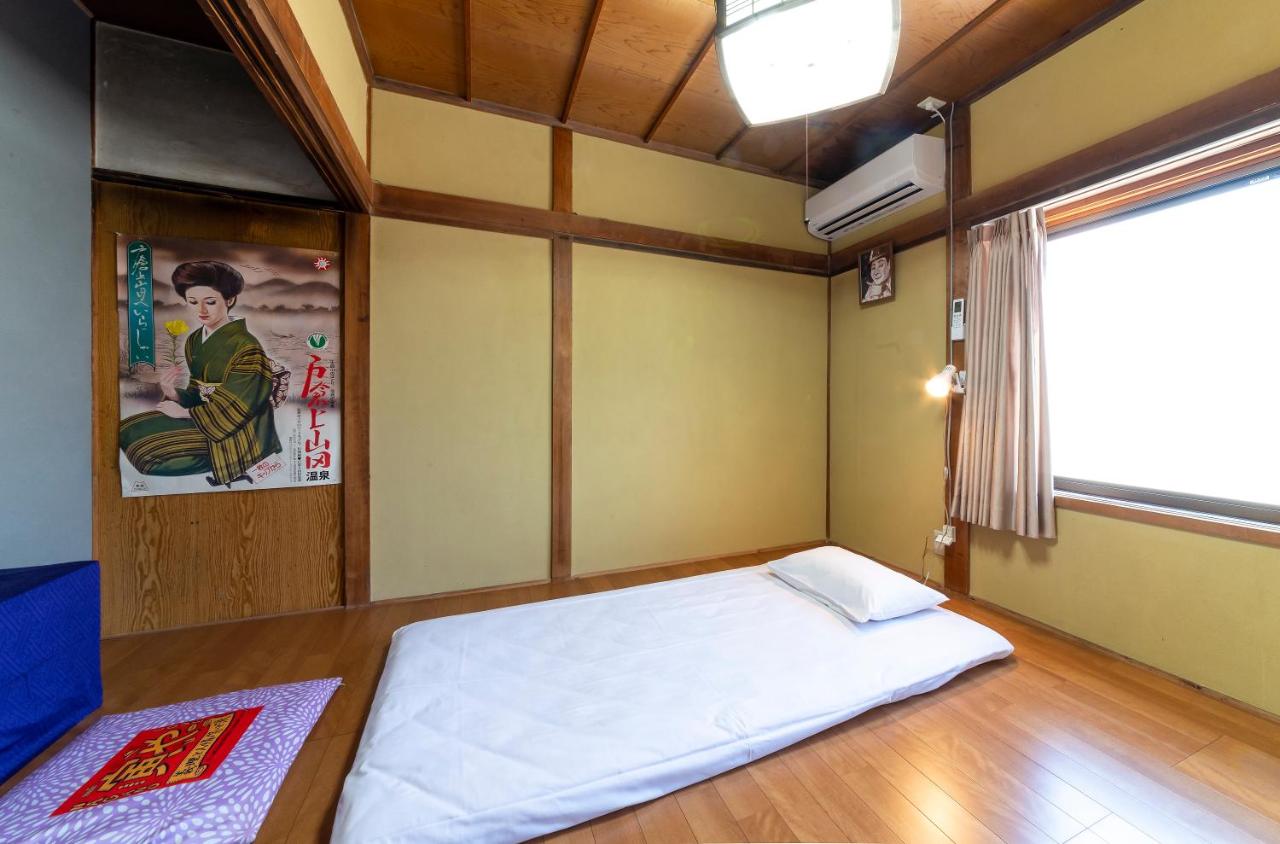 Cama individual en habitación compartida