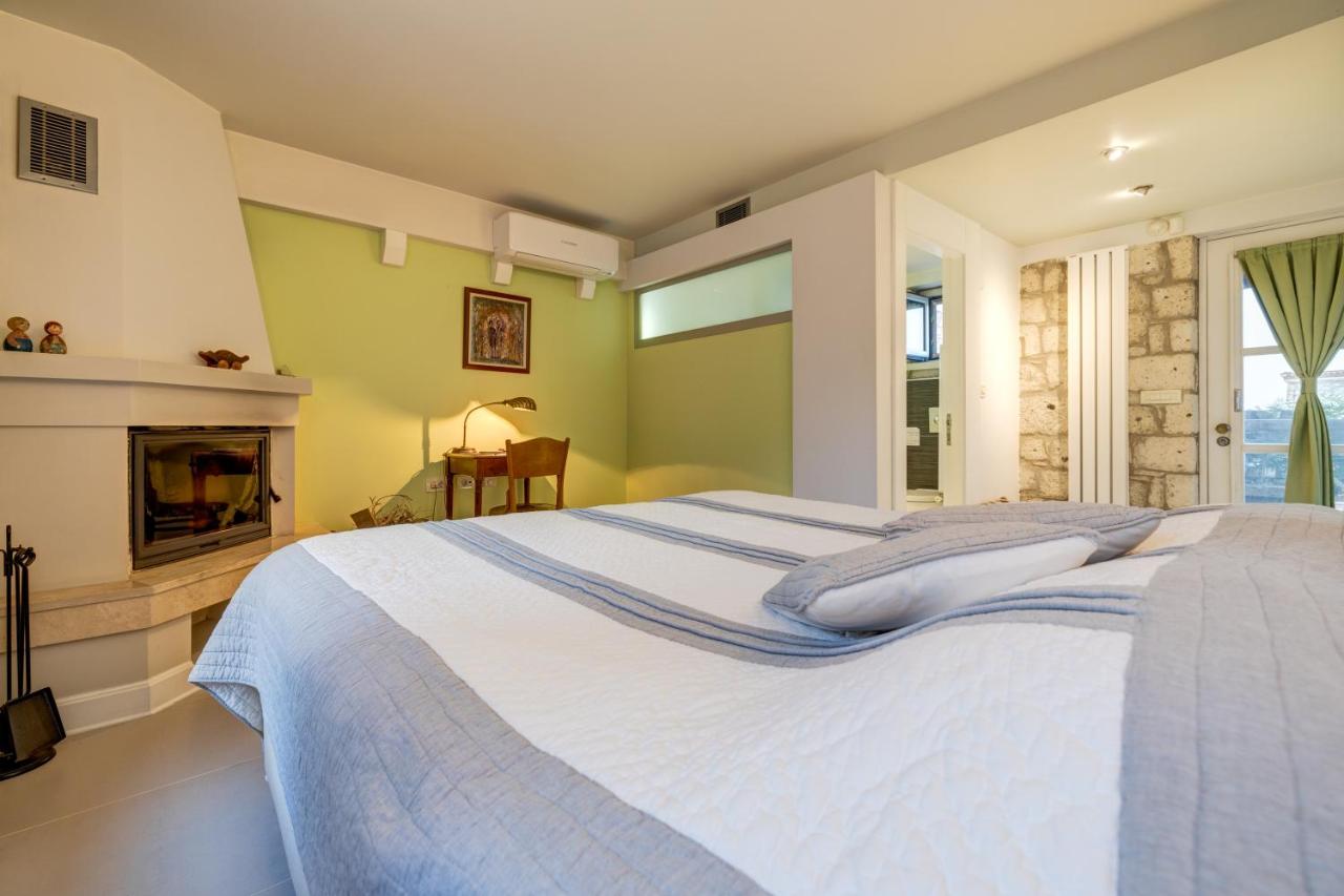 Deluxe Room with Fireplace