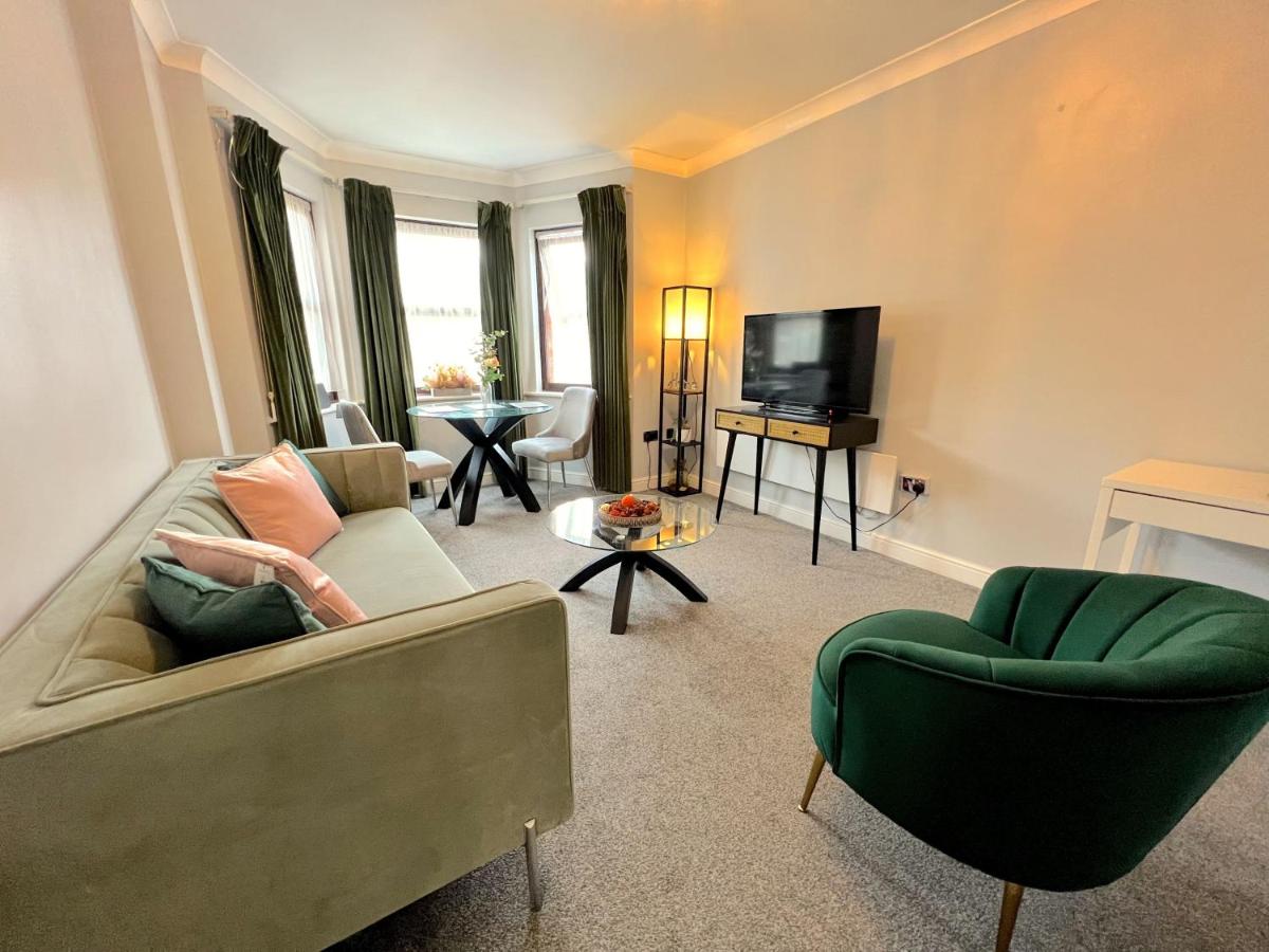 18PG Dreams Unlimited - Budget Flat w free parking - Slough Windsor Heathrow - Ferienwohnung