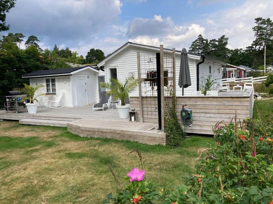 Strandnära mysig stuga med generösa utvändiga ytor - B&B Mellbystrand