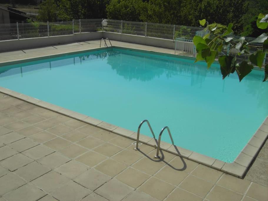 Les Iris , mazet 48 - B&B Saint-Martin-de-Brômes