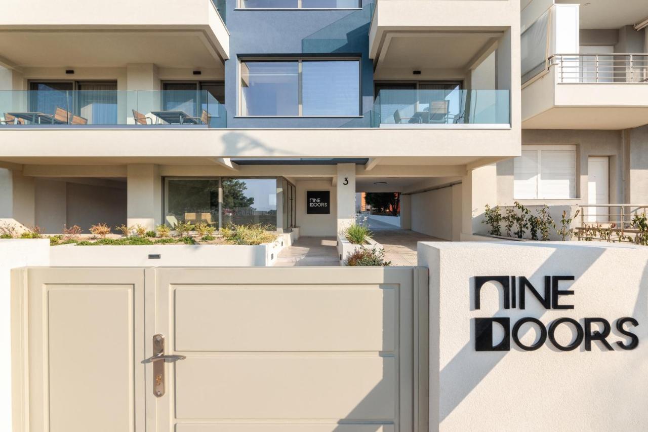 9 DOORS - B&B