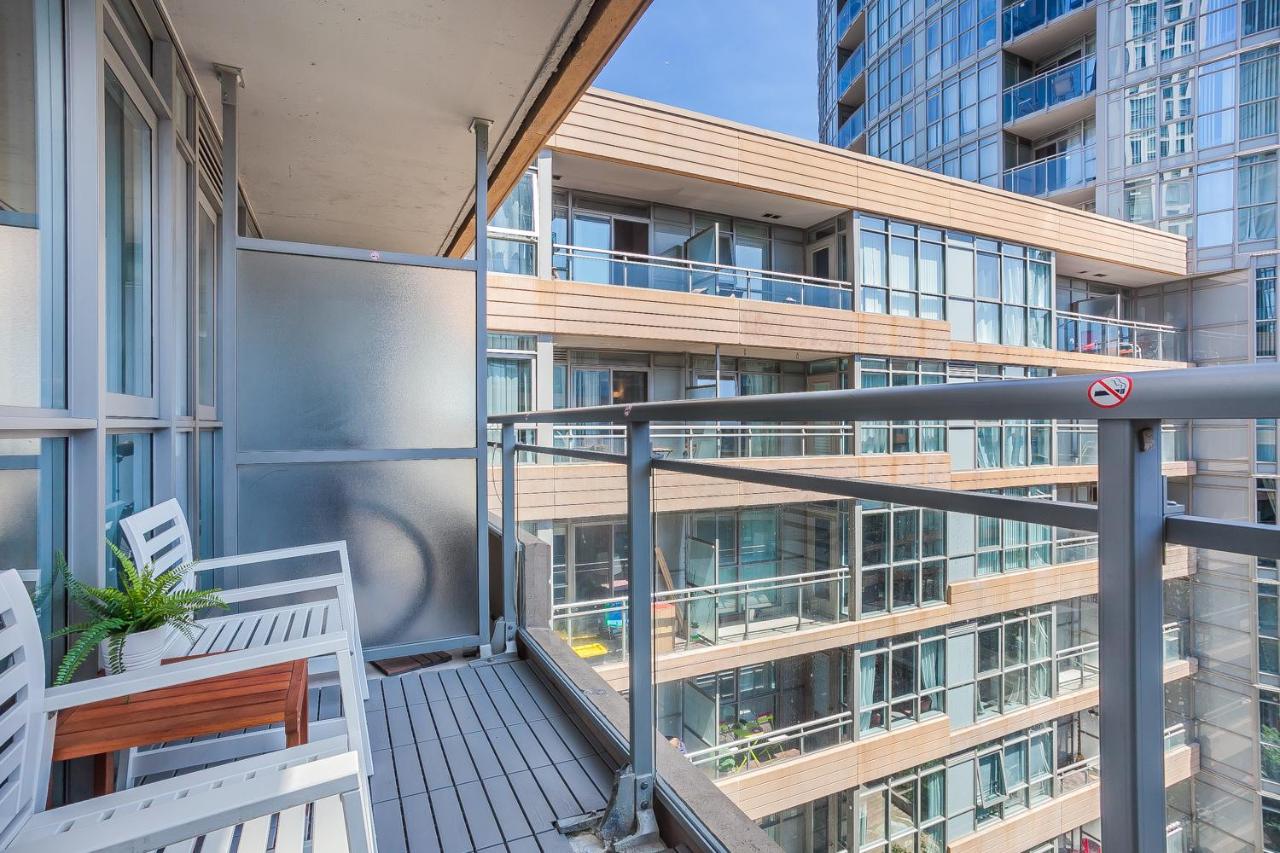 Cozy 2BR Close to CN Tower & Harbourfront - Ferienwohnung Toronto