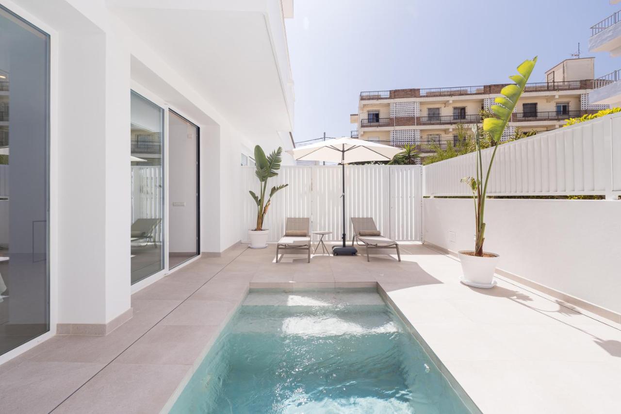 B&B Ibiza - Bossa Bay Suites with Private Pool - MC Apartments Ibiza - Bed and Breakfast Ibiza