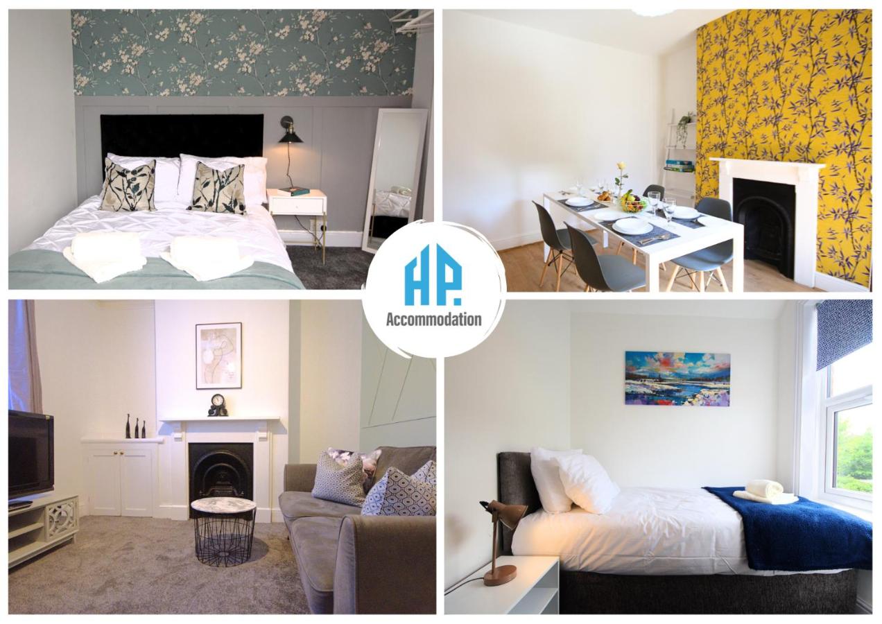 B&B Northampton - Modern 3 Bedroom Home in Northampton by HP Accommodation - Free Parking & Super Fast WiFi - Bed and Breakfast Northampton