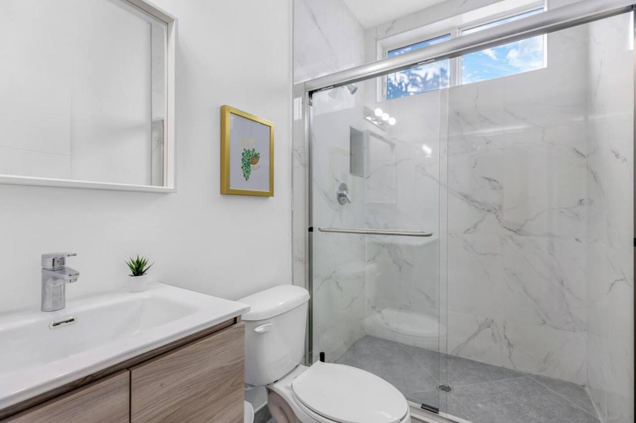Up to 16 guests! Modern house near Wynwood - Chambres d’hôtes Miami