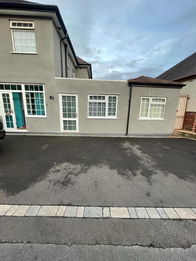 Homestay 1bedroom in family home with tiny wet room and own entrance - B&B