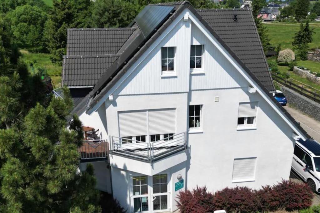 B&B Grünstädtel - Ferienwohnung Fischer mit E-Ladestation direkt am Haus - Bed and Breakfast Grünstädtel