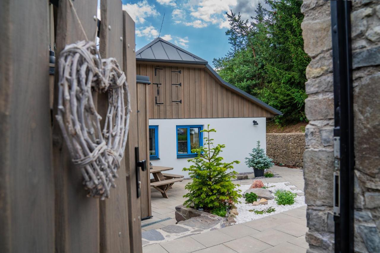 Chalúpka OPAL a Chalupa ACHAT na lúke LukaHuta ChaletStiavnica Banská Štiavnica na samote - samoobslužný prístup cez PIN-kód NONSTOP - Chambres d'hôtes Banská Štiavnica