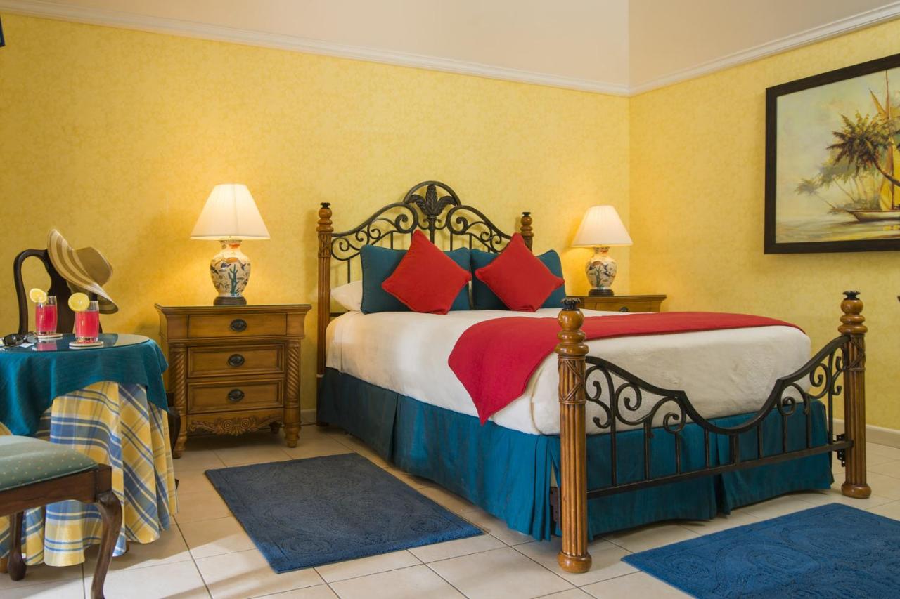 Queen Deluxe Room