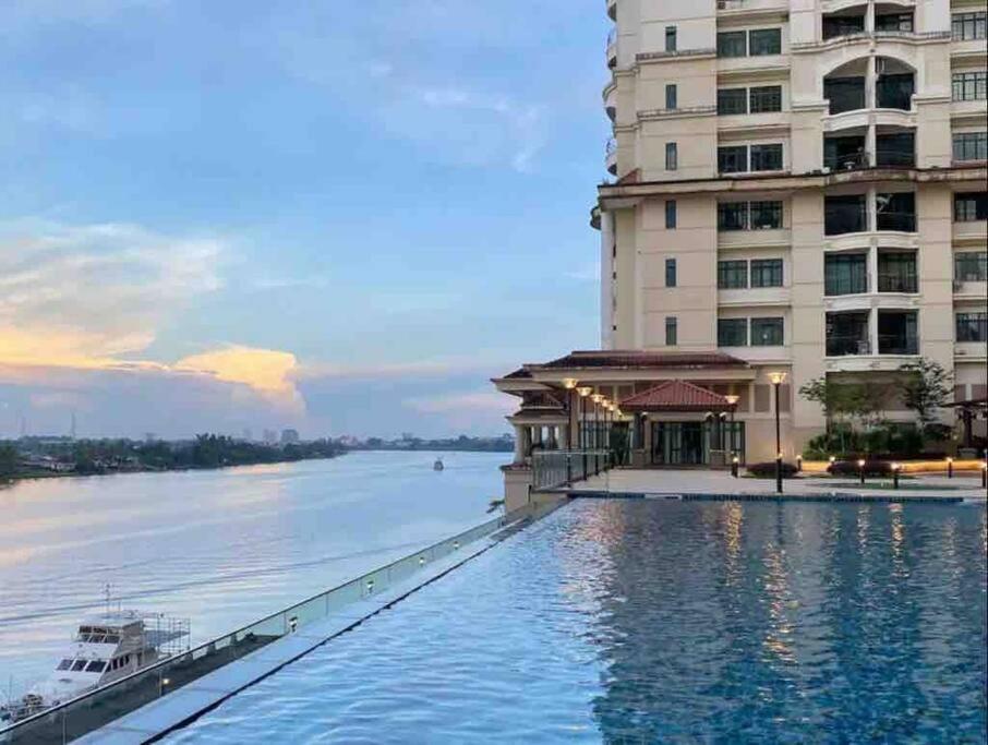 Studio 4 pax - Riverine Diamond Kuching - B&B