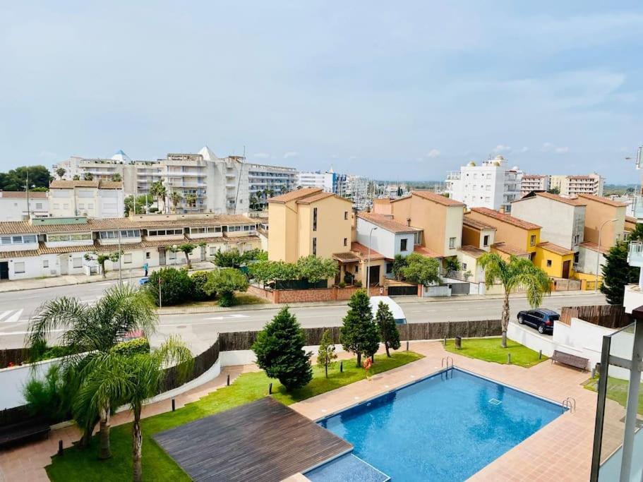 Luminoso apartamento con piscina - Chambres d’hôtes