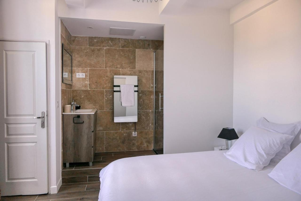 Deluxe Queen Suite
