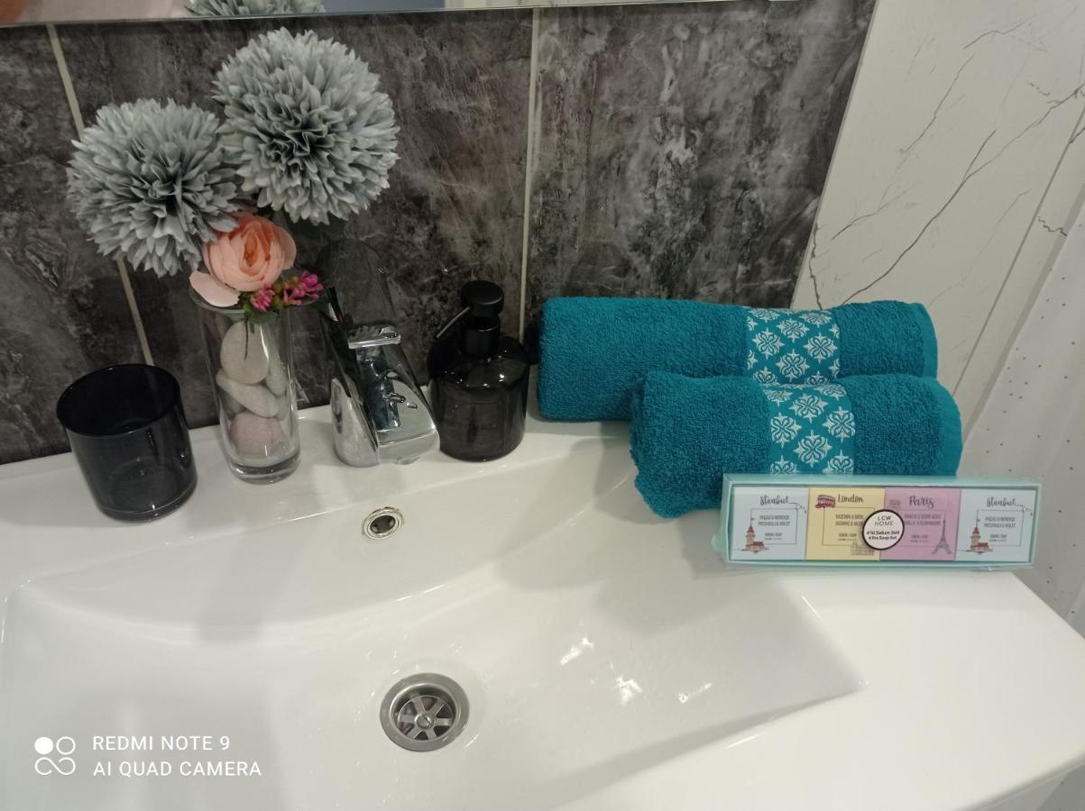 Comfortable flat studio Deluxe комфортная квартира студия - Chambres d’hôtes Batoumi