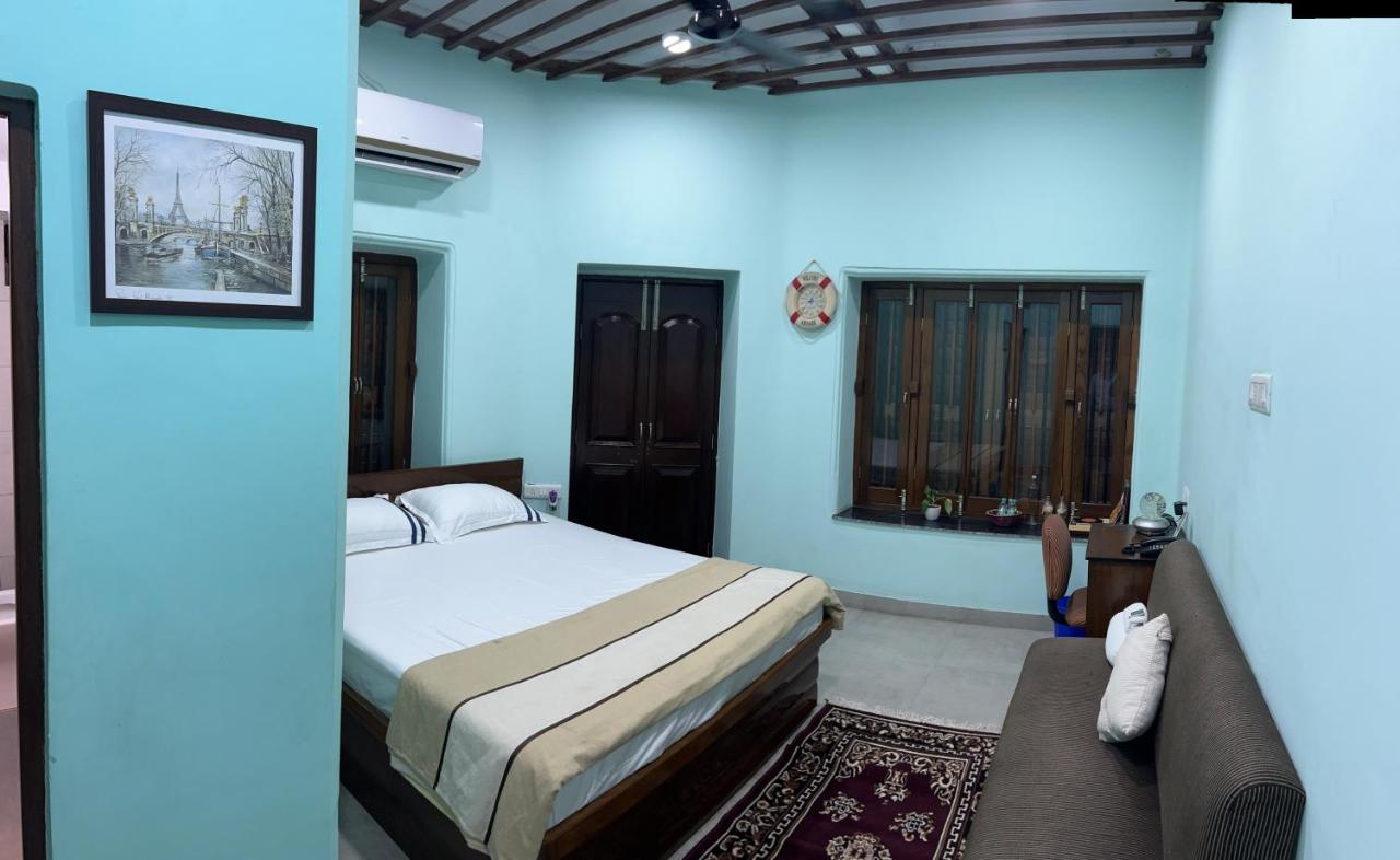 B&B Kolkata - Teakwood Suite - Nokha House - Bed and Breakfast Kolkata