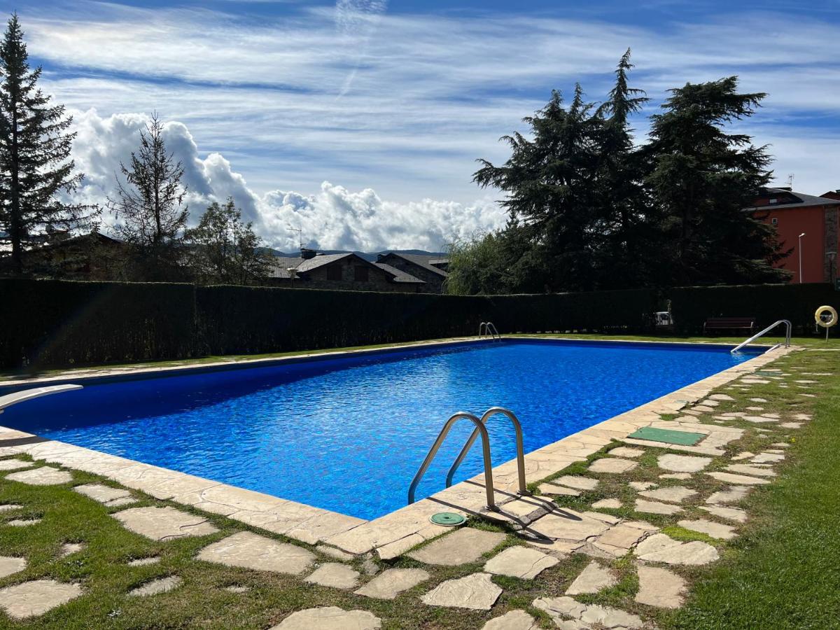 Piso Puigcerda vistas y piscina - Ferienwohnung