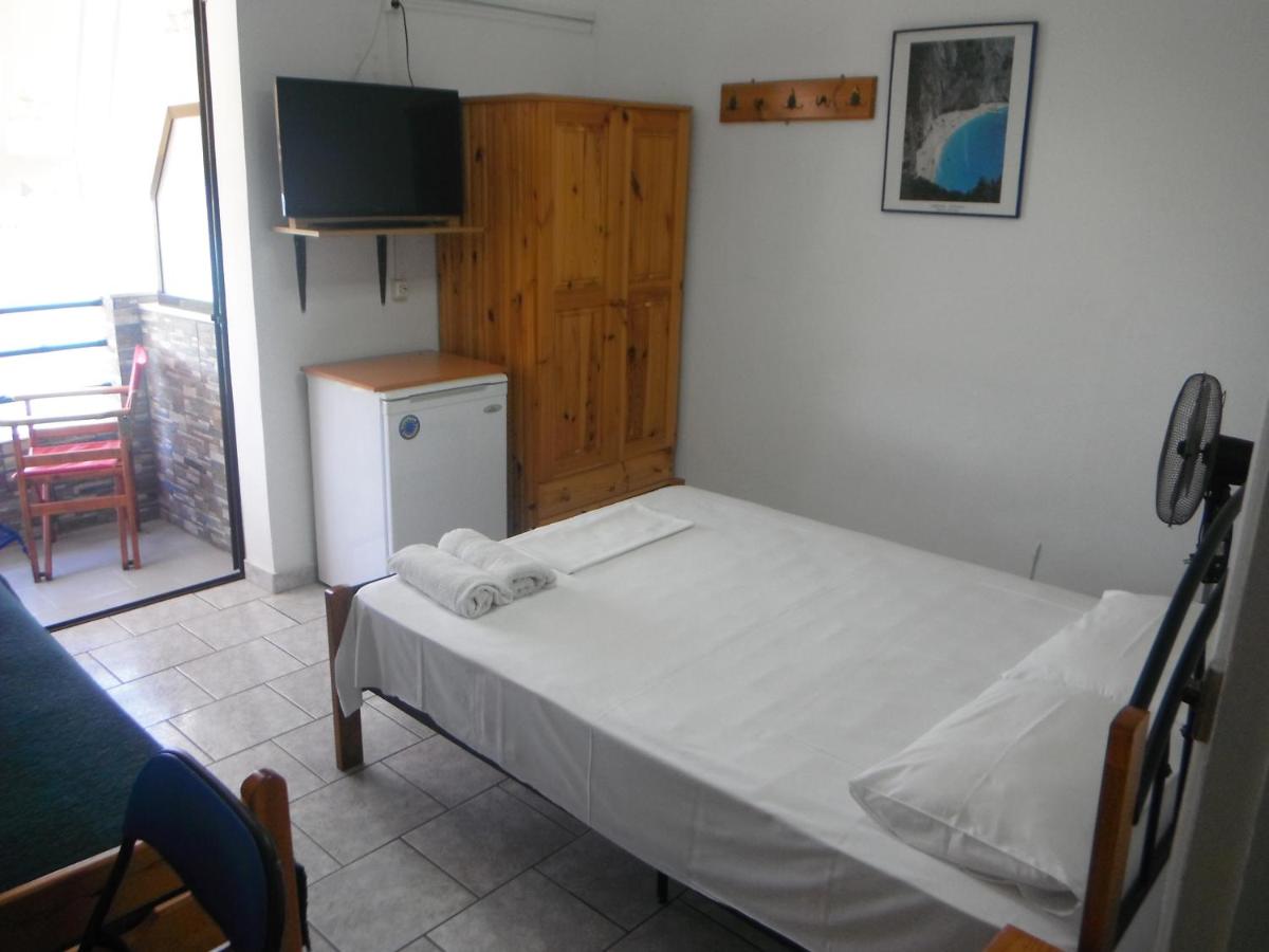 Triple Room with External Bathroom