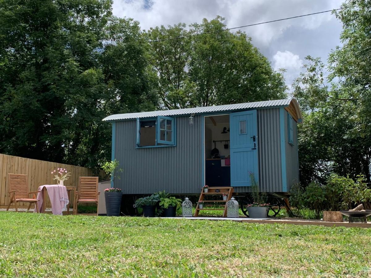 St. Kew Shepherd Huts - Bed and Breakfast