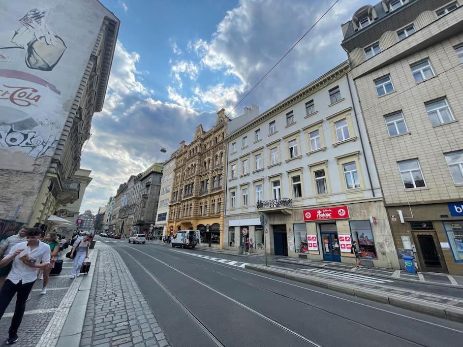 Contemporary Jindřišská Apartment - Bed and Breakfast Praag