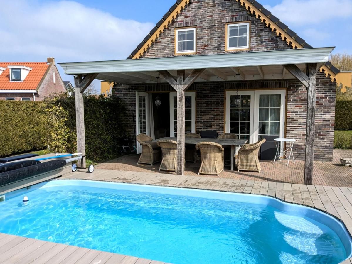 Gemütliches Ferienhaus mit beheiztem Pool, Garten und überdachter Terrasse - B&B