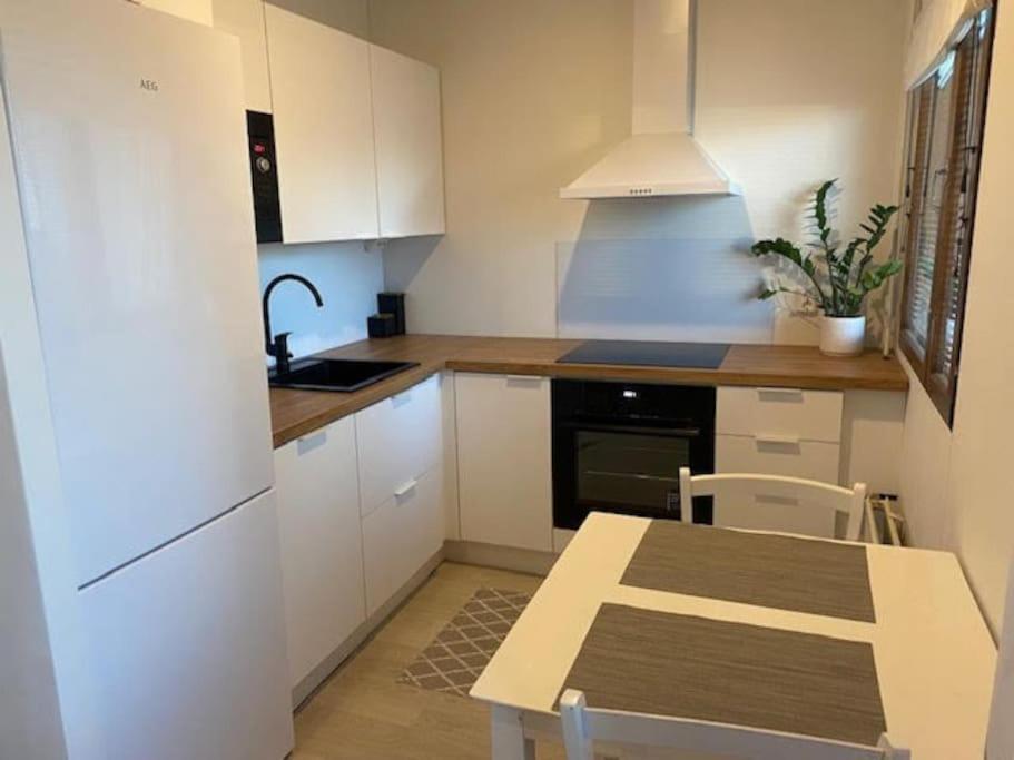 B&B Vantaa - Modern and cozy apartment near train station - Bed and Breakfast Vantaa