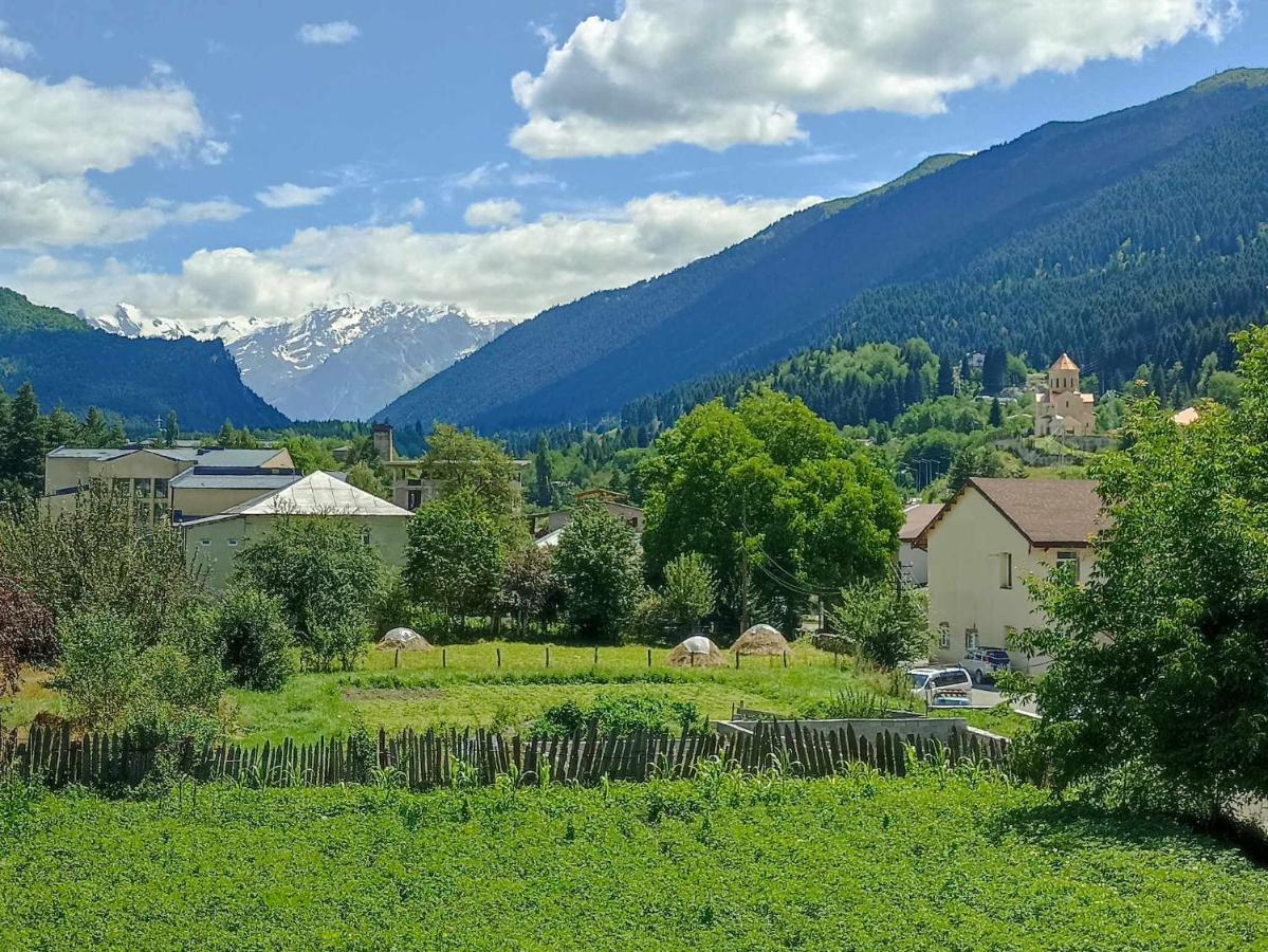 Jeiran Japaridze's Guesthouse - B&B Mestia