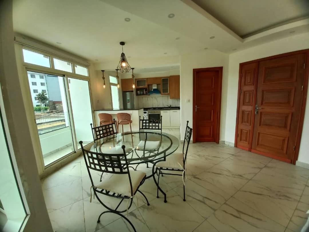 Bel appartement a Yaoundé Bastos - B&B