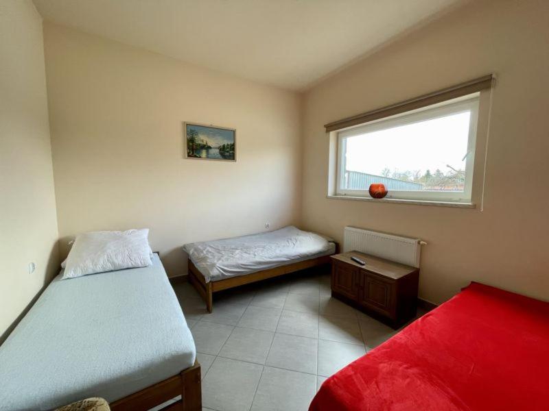 Basic Triple Room with Shared Bathroom