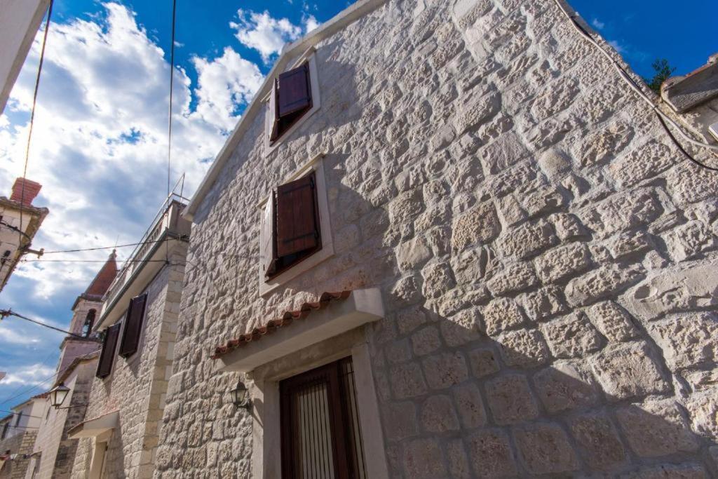 Little sweet stone house for 4, Seget, 20m to the beach - B&B