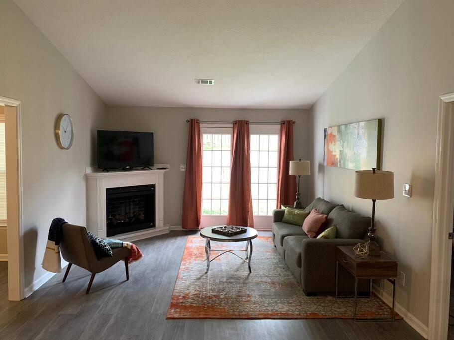Comfy, Stylish Townhome Near I-20! - Chambres d’hôtes