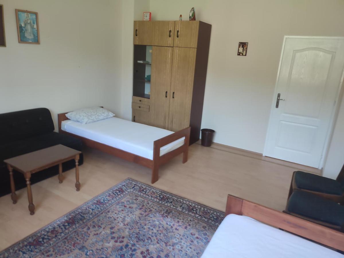 Economy Triple Room