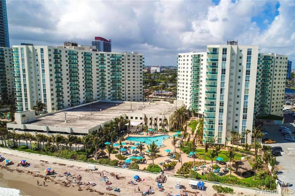 Beautiful Beach Apartment by Miami Te Espera - HOLLYWOOD 14S - Ferienwohnung