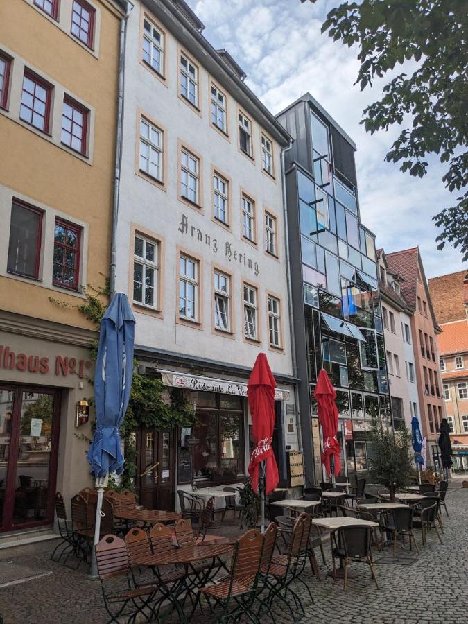 B&B Jena - Ferienwohnungen am Jenaer Markt, Mitten im Zentrum, für bis zu 5 und 6 Personen - Bed and Breakfast Jena