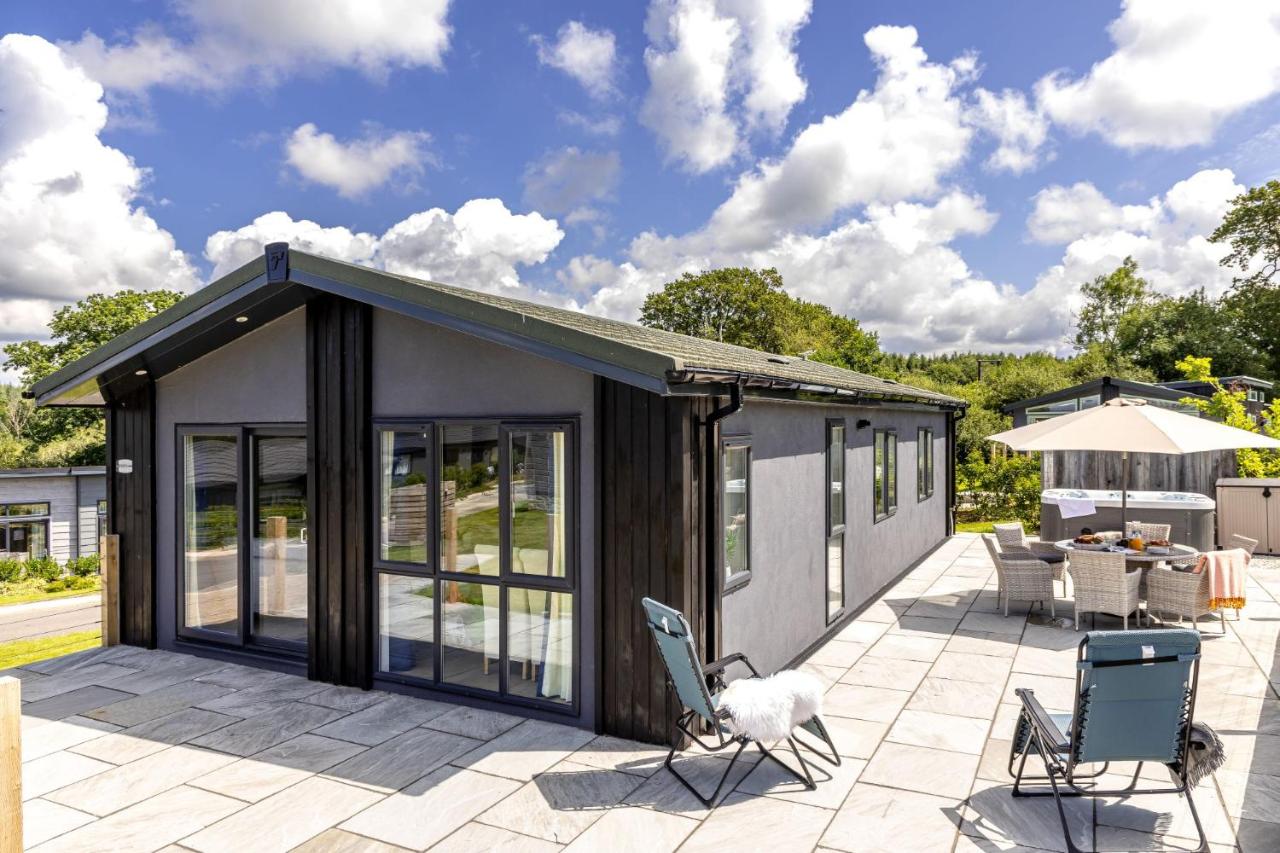 Cherry Lodge, 14 Roadford Lake Lodges - Bed and Breakfast