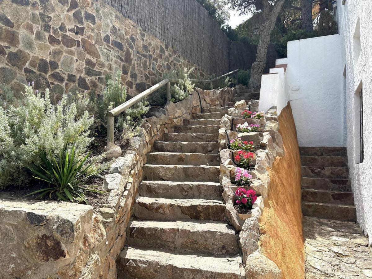 LETS HOLIDAYS Beautiful house sea views - B&B