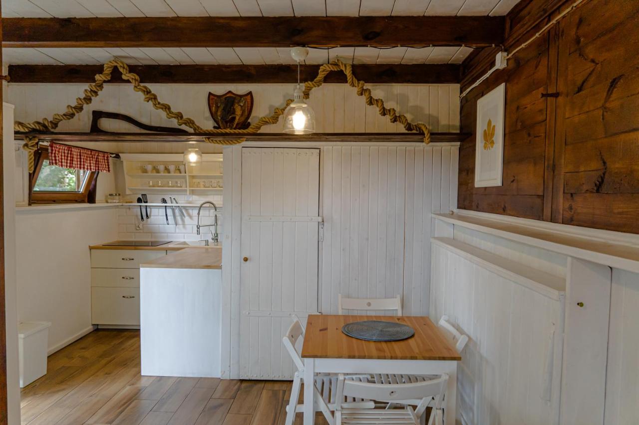 Domek nad jeziorem w Karwiku - B&B Karwik