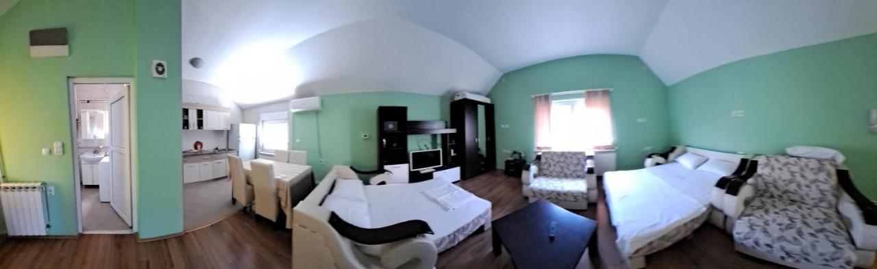 Camera Familiare con Bagno Privato