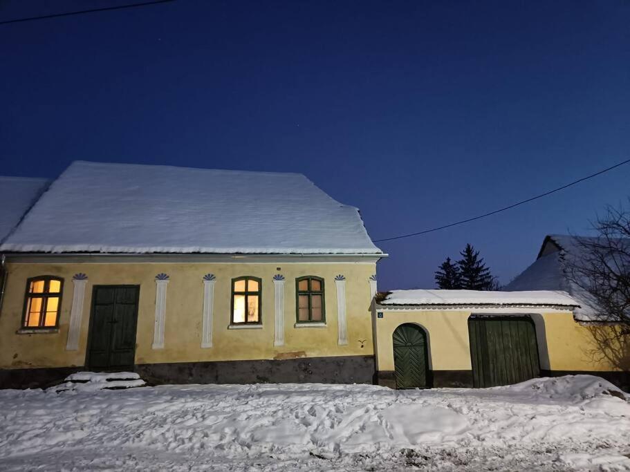 House by the Church - entire house - B&B Criț