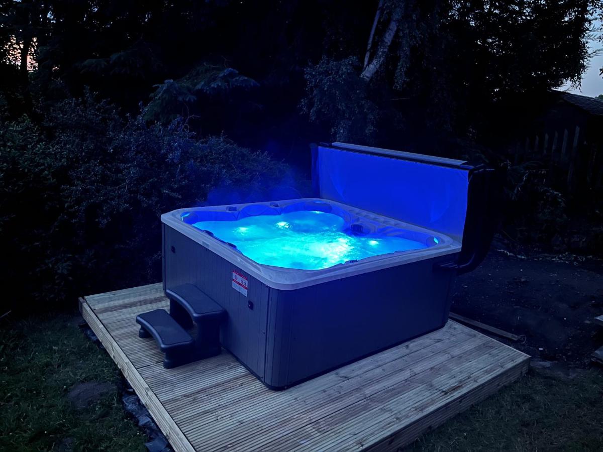 BlaydonBurn - Sleeps 6 - Parking - Garden - HotTub - Ferienwohnung Newburn