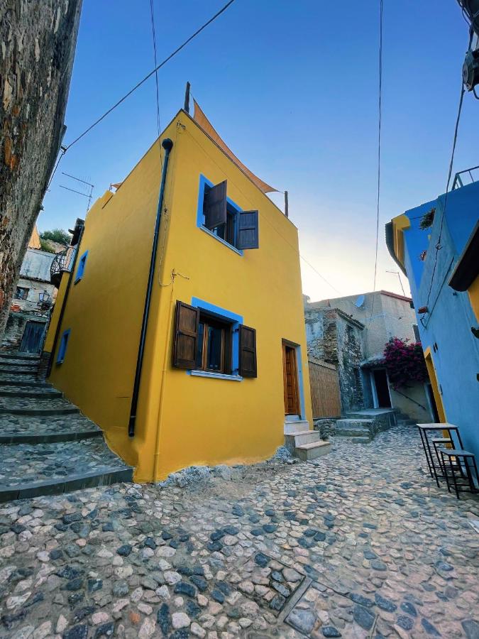 LOFT CON USO CUCINA E TERRAZZO PANORAMICO - FORA E' MUROS II - Ammentos Posada - Chambres d’hôtes Posada