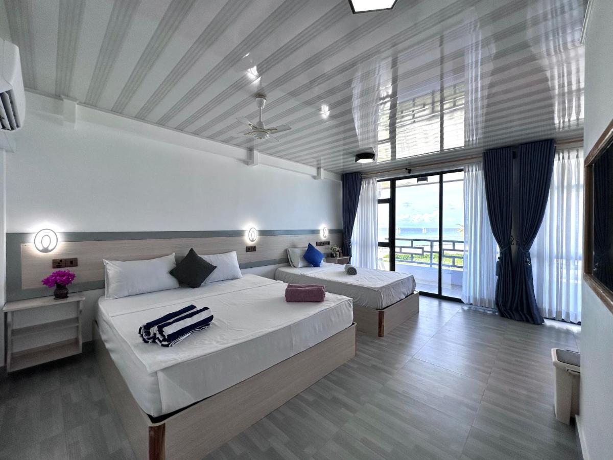 Deluxe Triple Room with Sea View