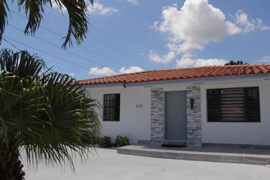 Luxury Vacation House in Miami’s Center! - B&B