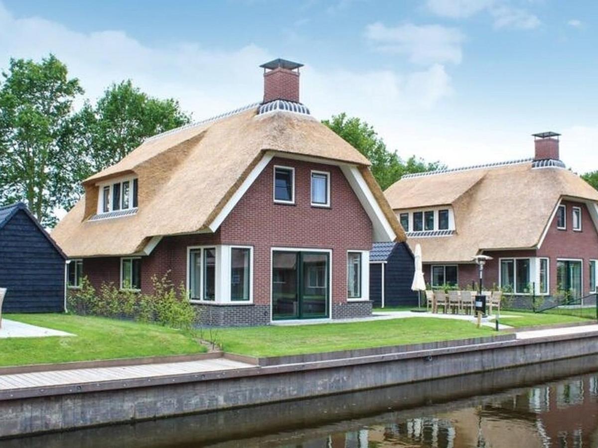 B&B Idskenhuizen - Wellness villa with sauna, at a holiday park on the water in Friesland - Bed and Breakfast Idskenhuizen