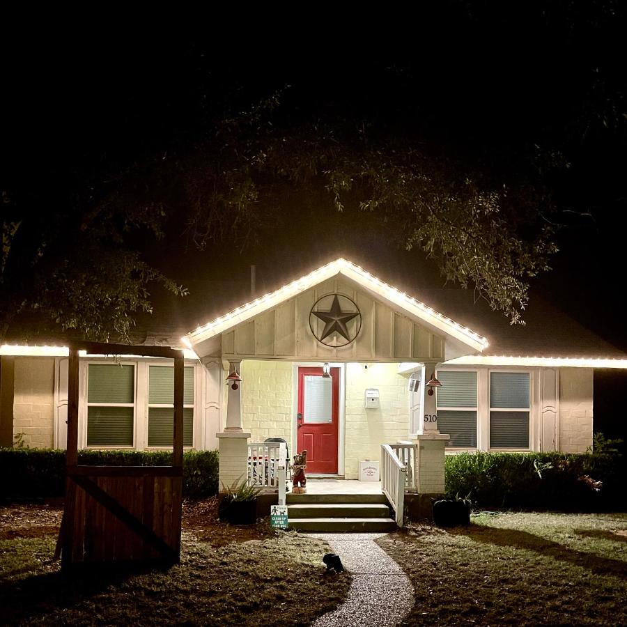 Pet Friendly Graham 2 Bedroom Home Christmas 365 at The Mistletoe Farm - B&B