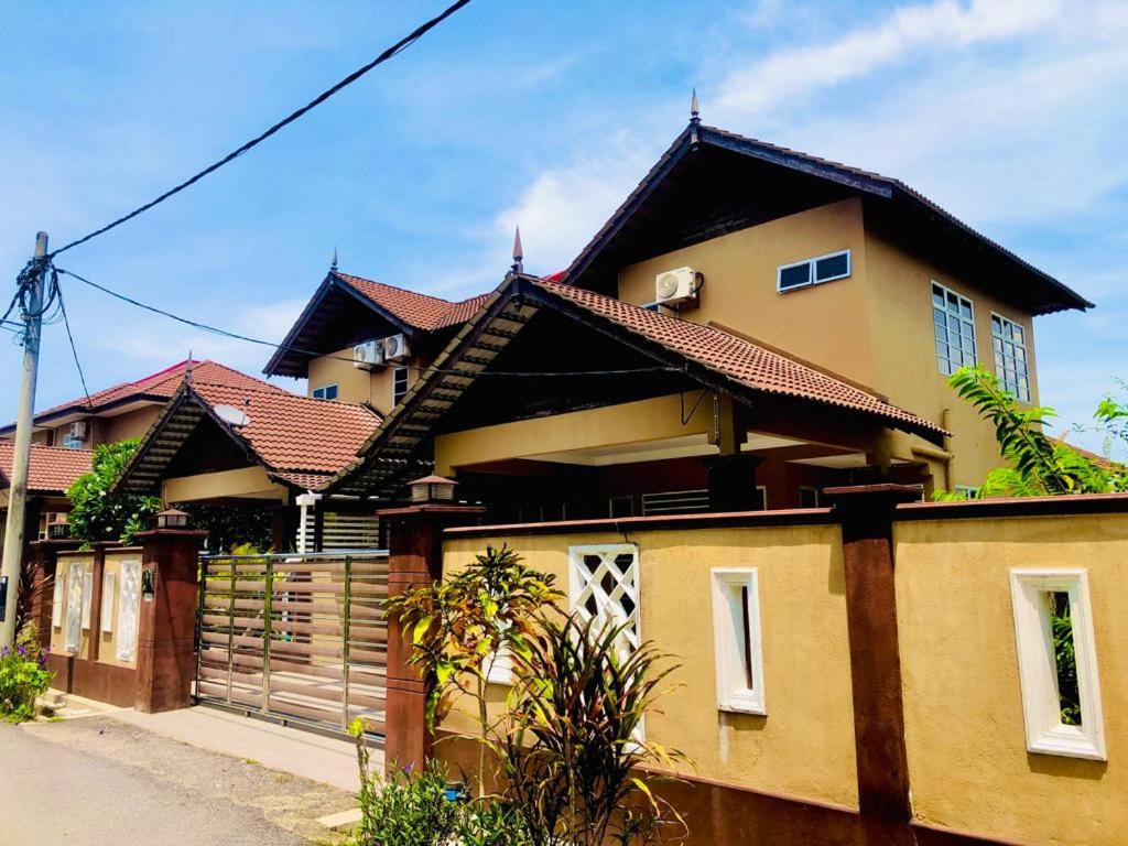 B&B Kuala Terengganu - Homestay Baitus Soleh Batu Buruk - Bed and Breakfast Kuala Terengganu