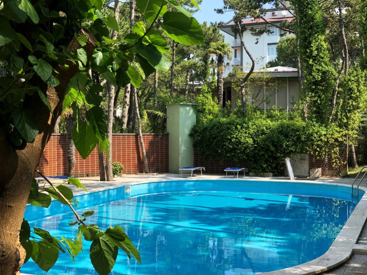 Lignano Pineta Apartment with pool - B&B Lignano Sabbiadoro