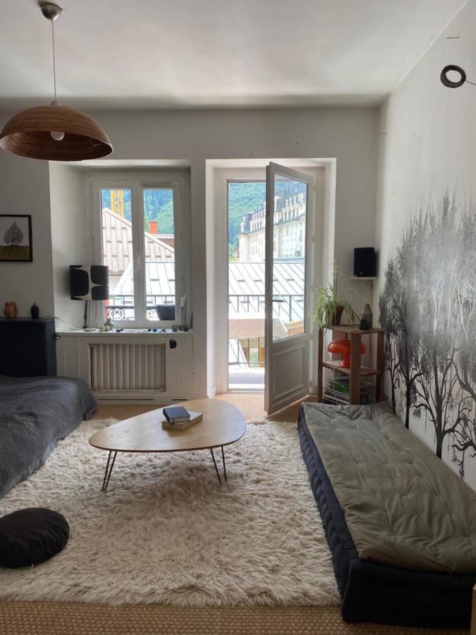 Apartment with Mountain View