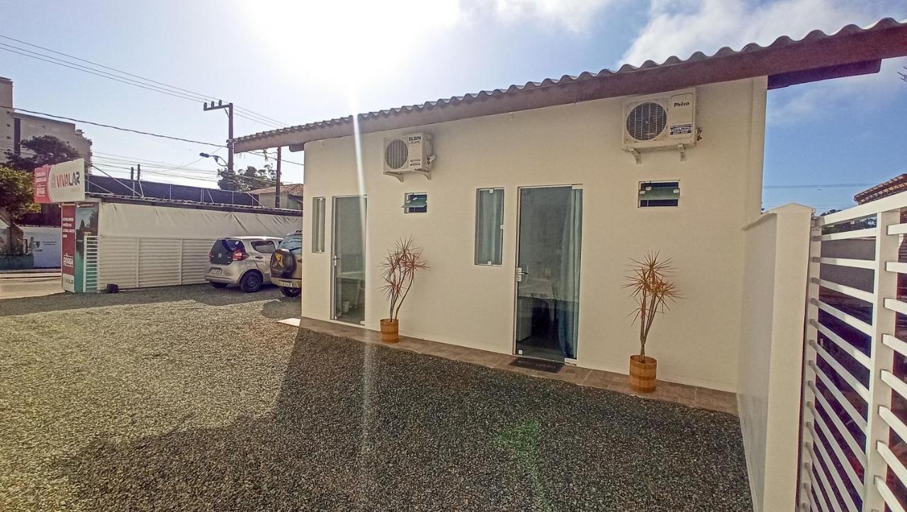 Suítes a 100m da praia e 800m do Beto Carrero - B&B